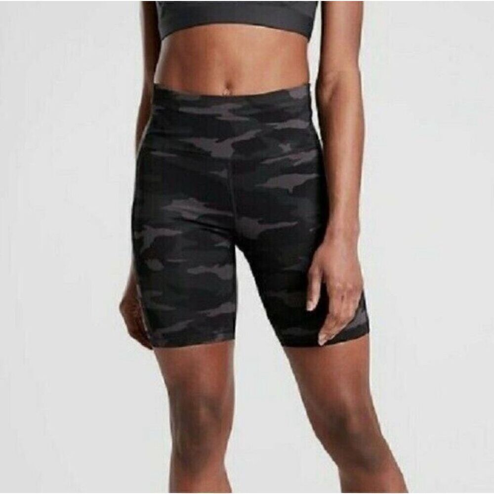 Athleta Ultimate Stash Pocket Camo Short 7" XS